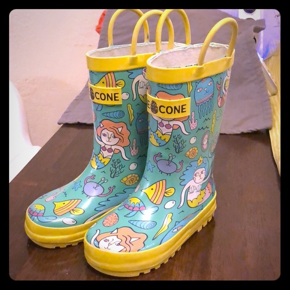 lone cone rain boots